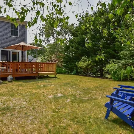 Spacious W Beautiful Yard & Dogs Welcome
